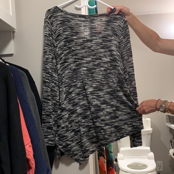 Ricki’s Tunic - Picture 1 of 2